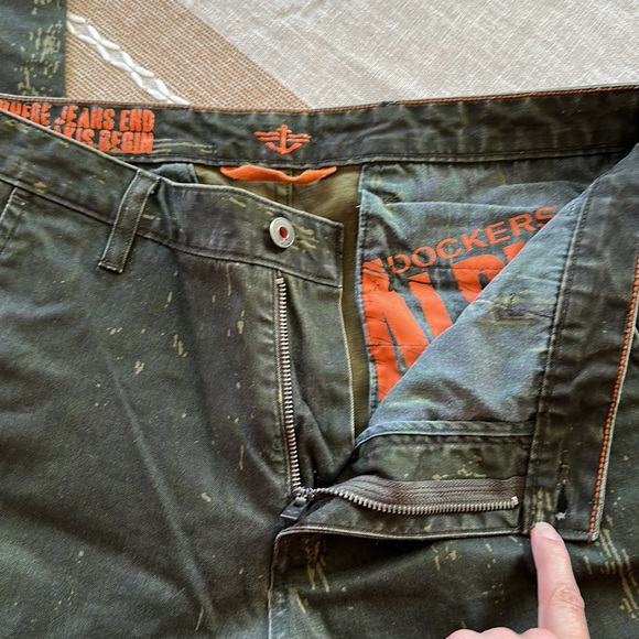 Dockers/Levi Strauss Alpha Green Graffiti Khaki Jeans size 34x32 Slim Tapered - Picture 4 of 16